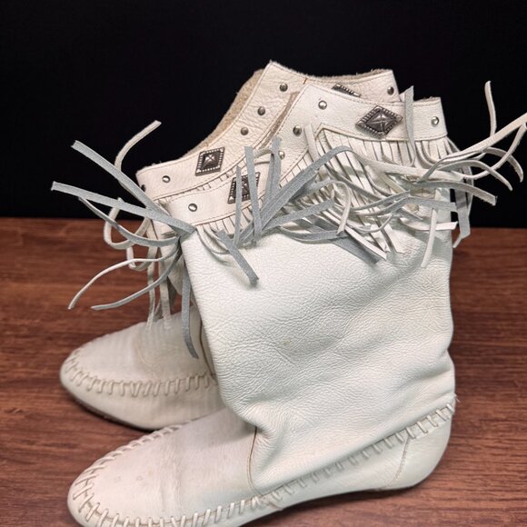 Chranders White Fringed Moccasin Boots Women’s 7.5 – Western Boho Style with Met - Picture 3 of 4
